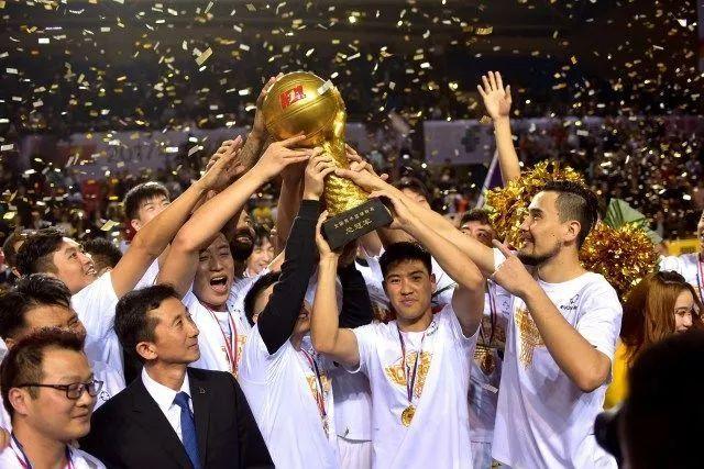 Windhorst：福克斯下半场低效 哈珀表现更好&主帅却没多给时间